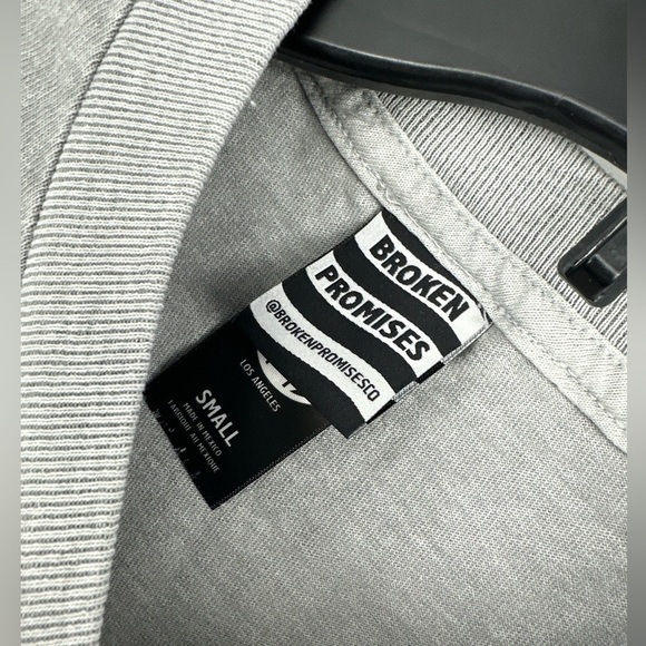 Zumiez Broken Promises Forever Means Nothing Short Unisex Size Small-NWT - Picture 3 of 4